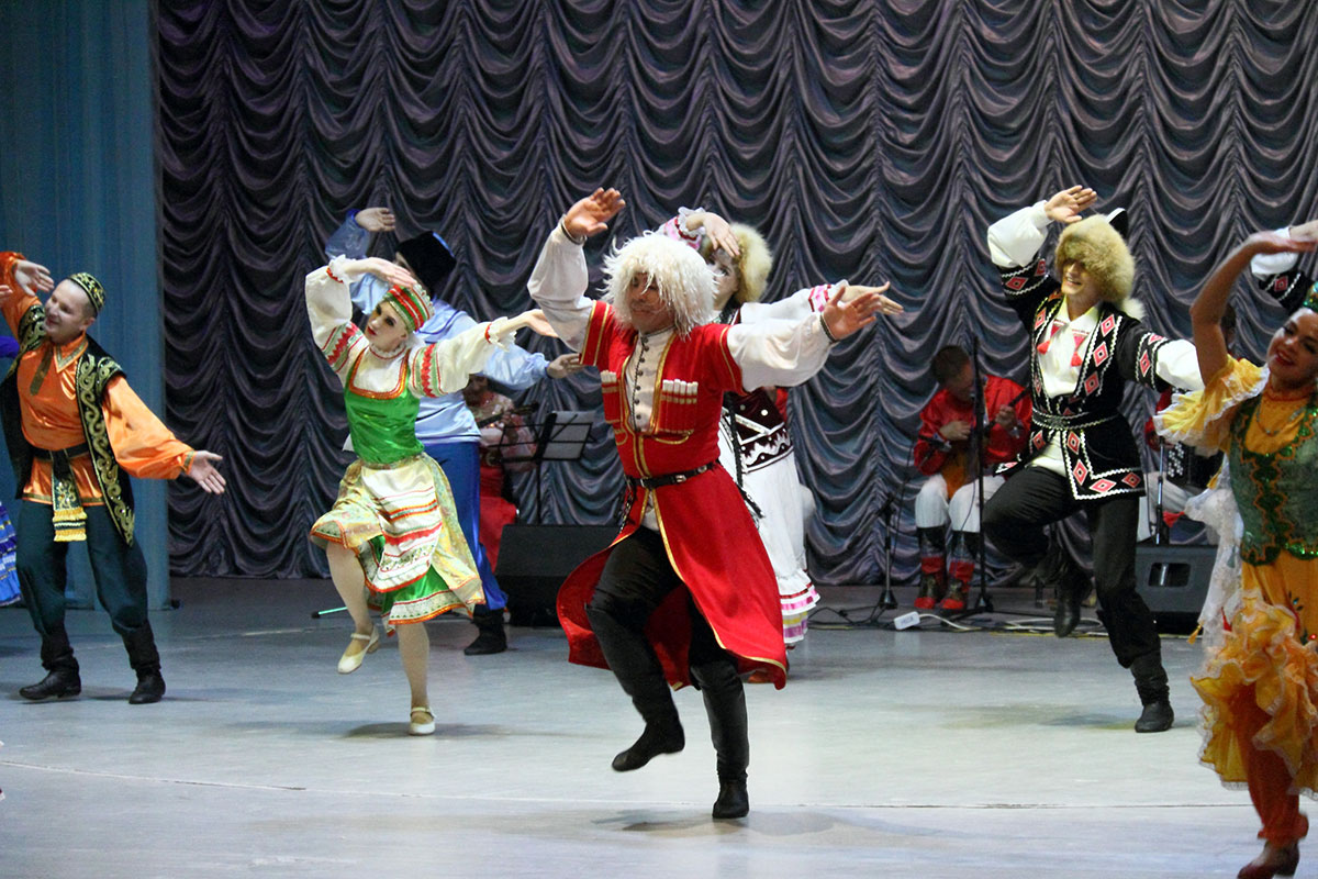 Творческий подарок из Челябинской области – концерт танцевального ансамбля
